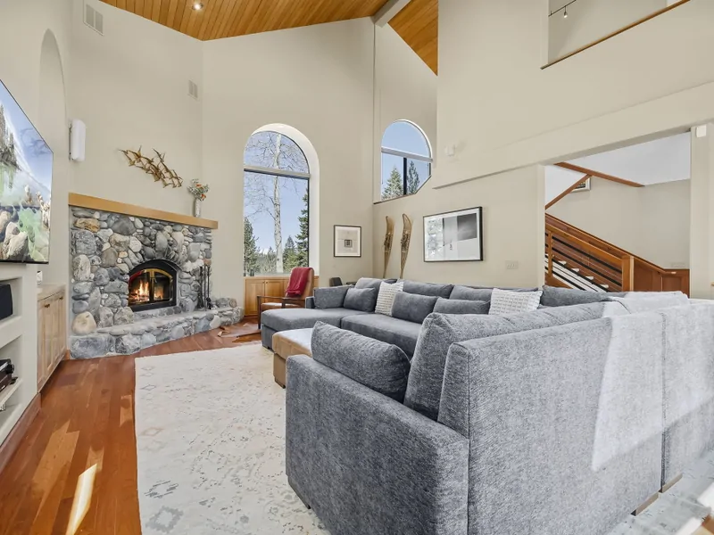 Living Room: Hilltop Manor in Tahoe Donner