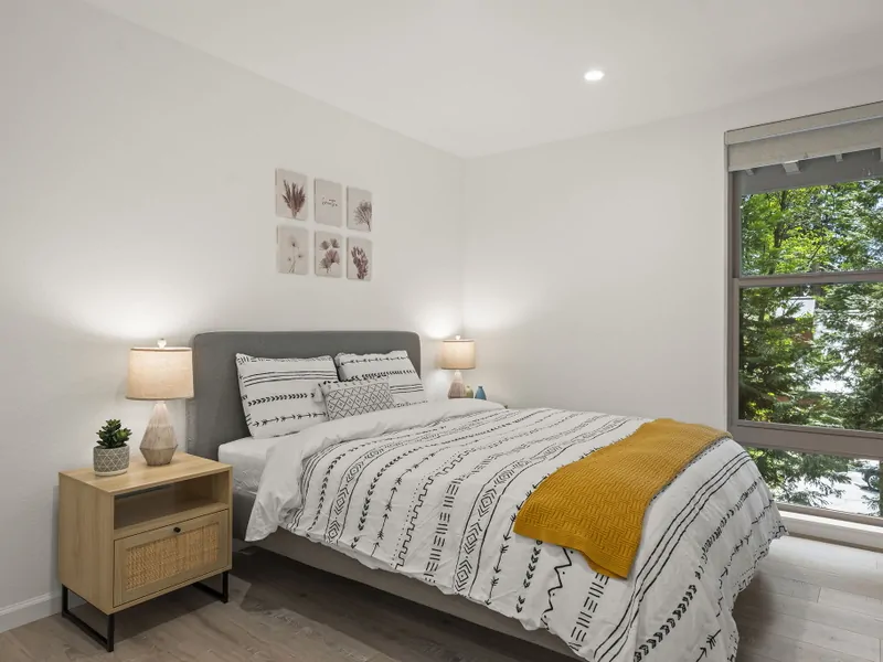 Queen Bed -Alpine Loft at The Villas