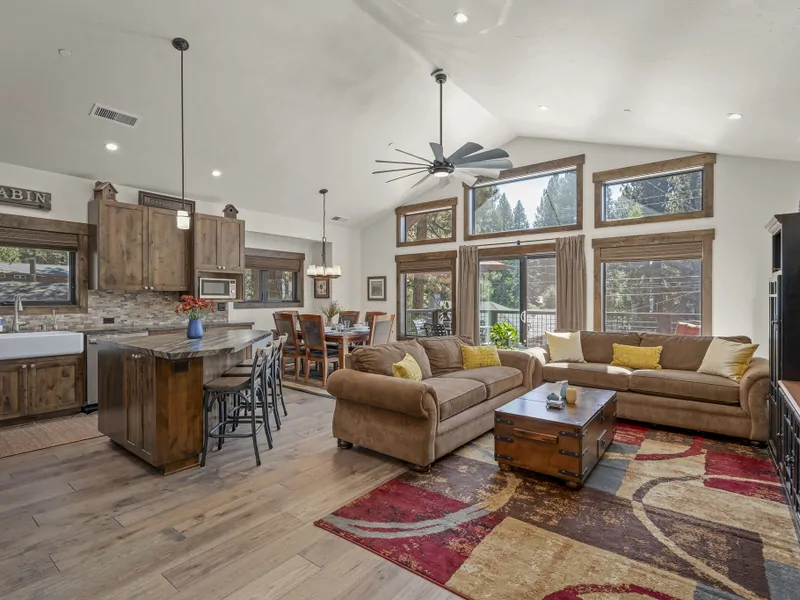 Open Concept- Kings Bear Cabin