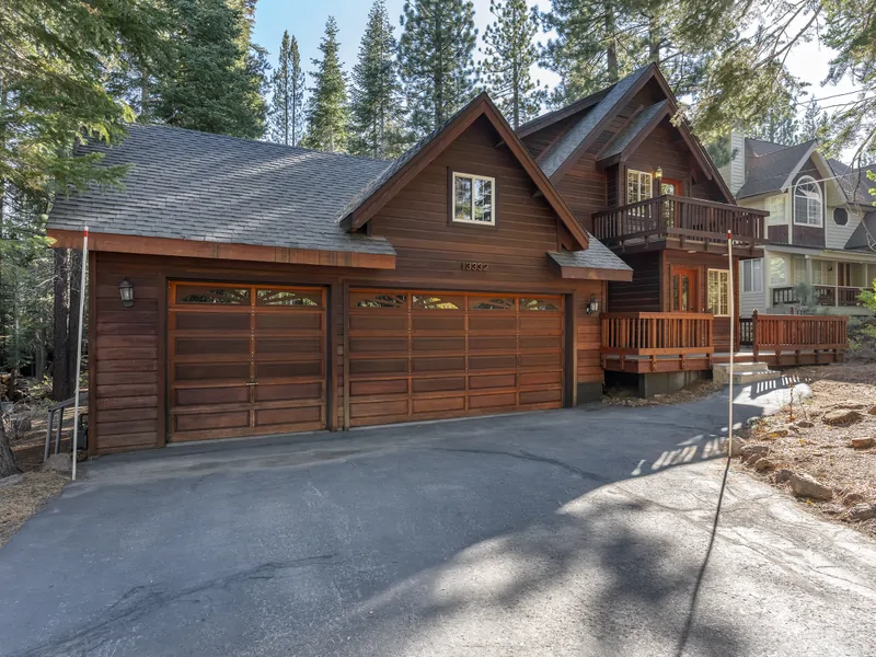 Front of Home:  Quittin' Time Chalet