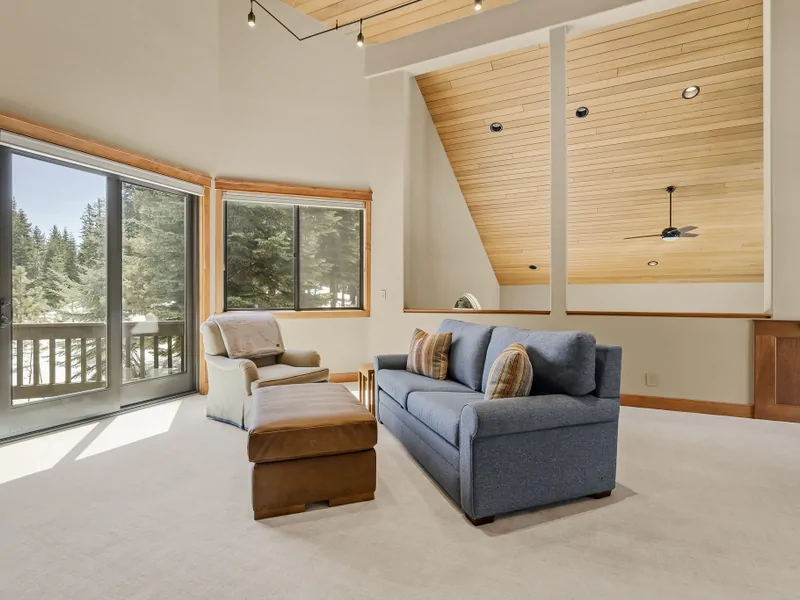 Loft: Hilltop Manor in Tahoe Donner
