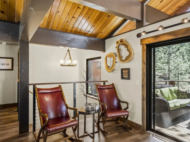 Main Floor : Living Room : Mountainscape Oasis