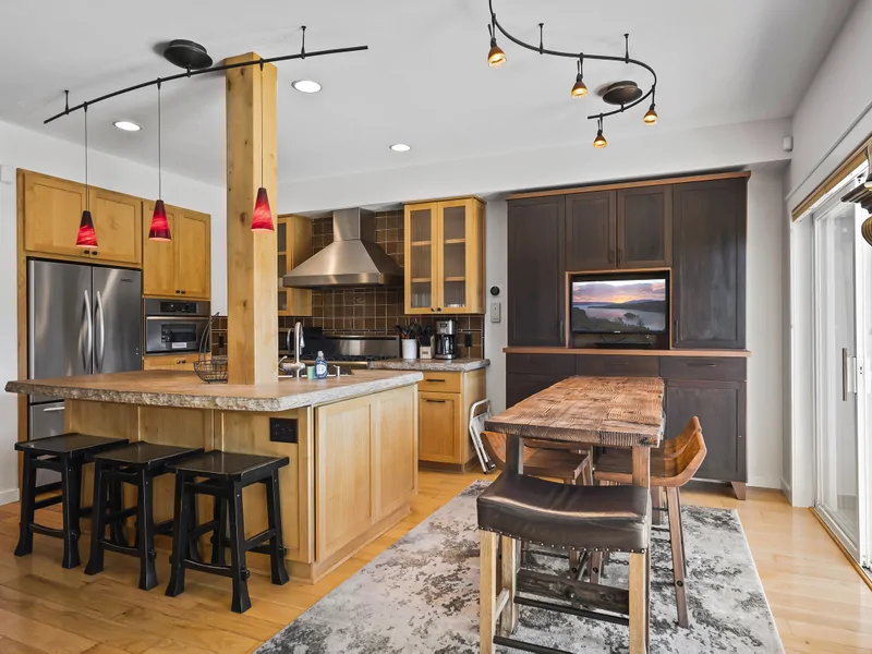 Dining Area: Holy Cow Downtown Riverfront
