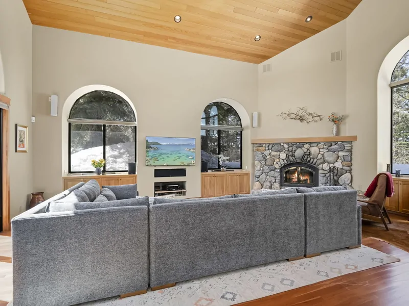 Living room: Hilltop Manor in Tahoe Donner