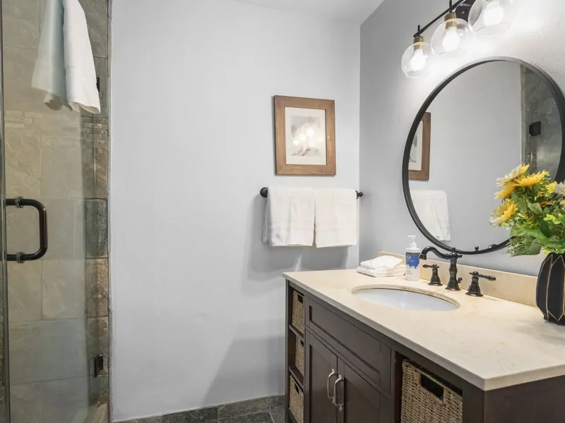 Primary Bath - Timberwood Cabin