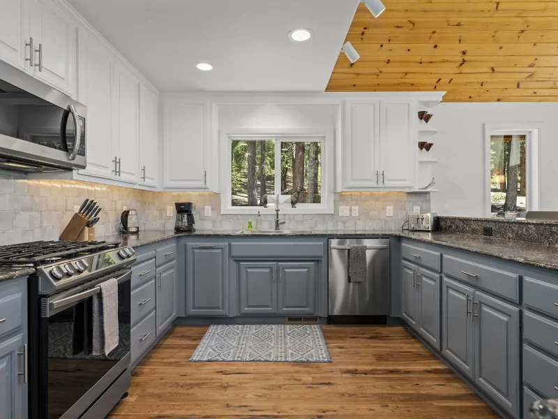Kitchen: Stony Creek Secluded Lodge