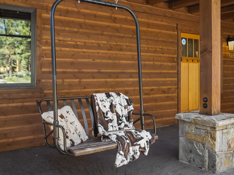 Patio Swing: Mountainscape Oasis