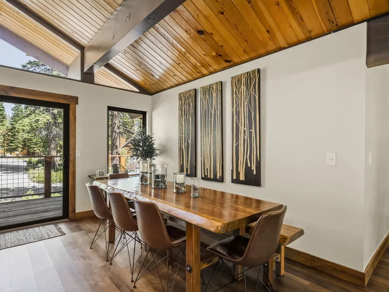 Main Floor : Dining Area : Mountainscape Oasis