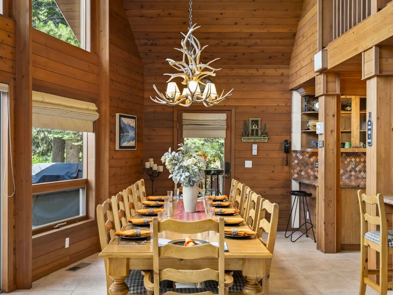 Dining Table - Donner Lake Vacation Lodge