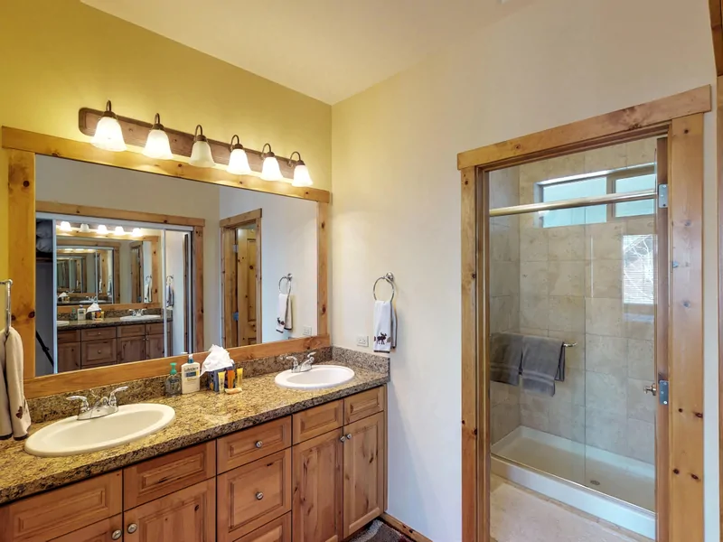 Bathroom 1, Full Bath, Shower-Tub