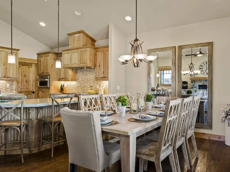 Main Floor: Dining Area
