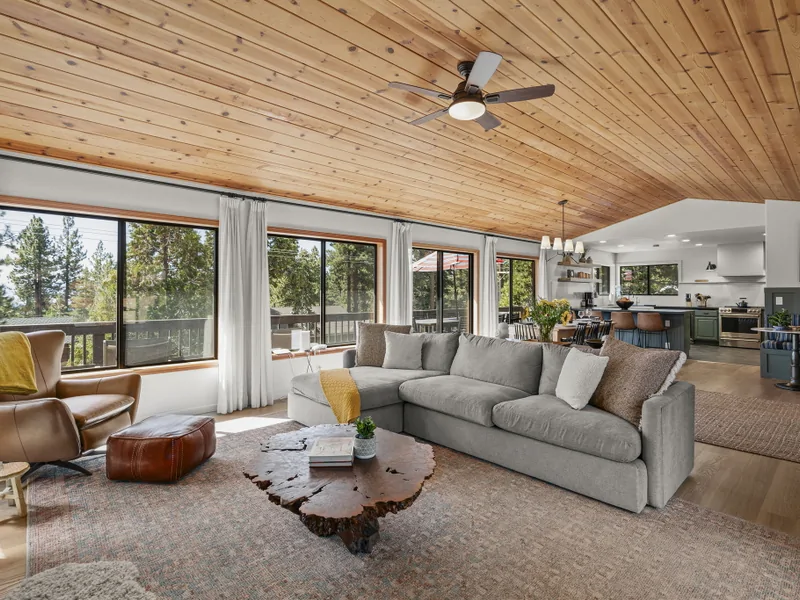 Couch: Heritage Crest Tahoe