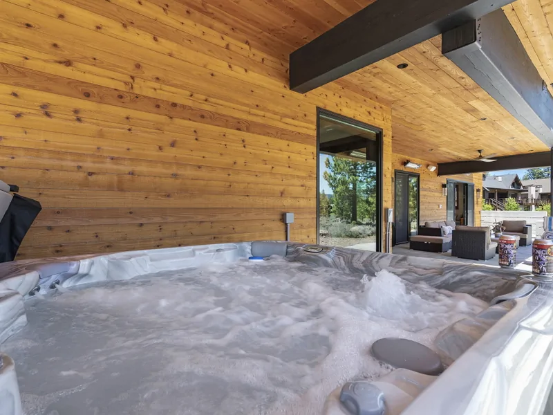Alpine Greenside Estate Hot Tub