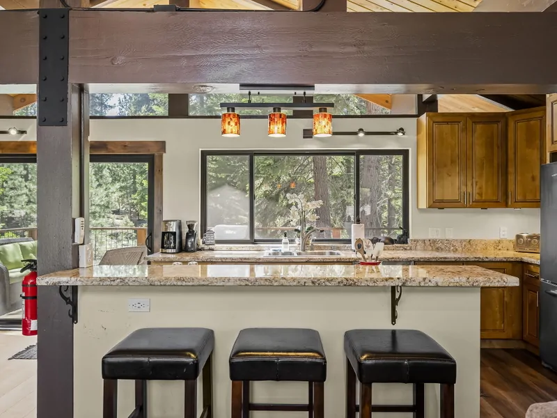 Main Floor : Dining Area : Mountainscape Oasis