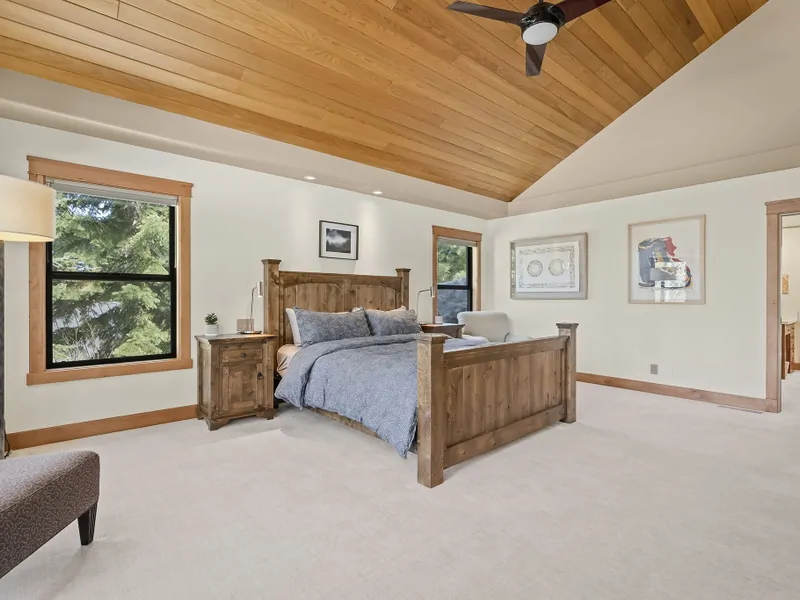 Primary bedroom: Hilltop Manor in Tahoe Donner