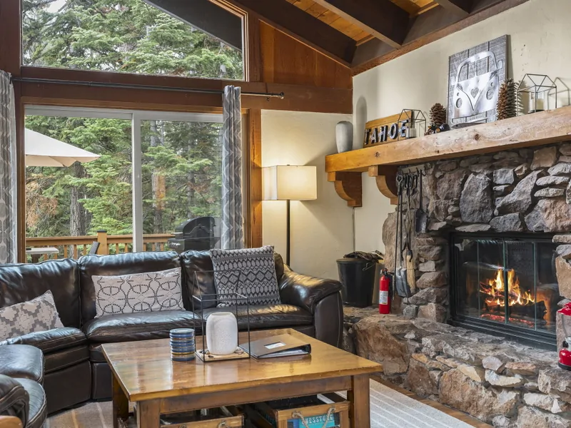 Living Area - Timberwood Cabin