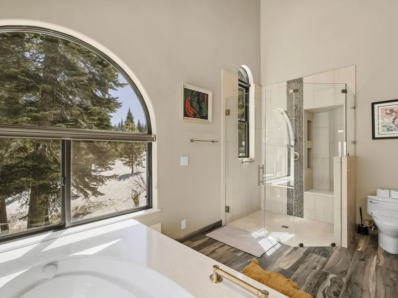 Primary Bathroom: Hilltop Manor in Tahoe Donner