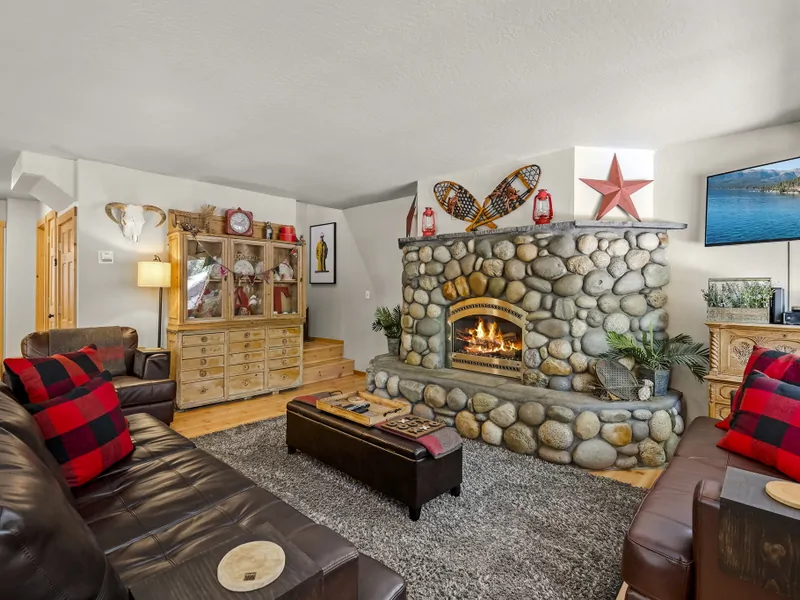 Livingroom: Camp Howdy