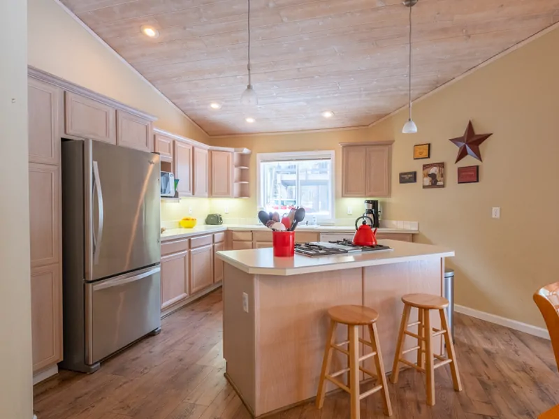 Kitchen and Dining Room Area: Three Pines Family Cabin