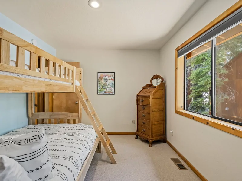 Main Floor  Bunk Bed 2, Sleeps 3