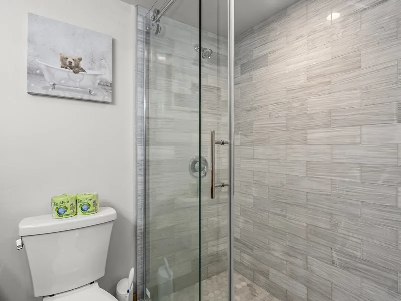 Full Bathroom with Walk-in Shower : Aspen Grove Hideaway at Northstar
