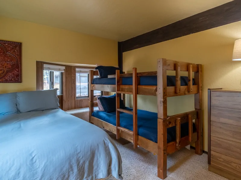 Bedroom 3, 1 Queen 2 Twins, Sleeps 4