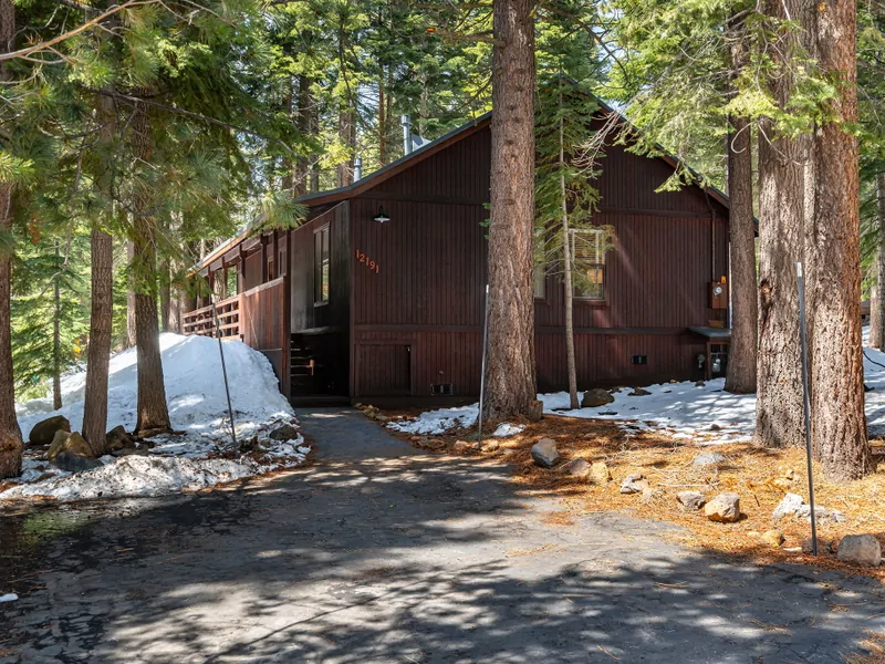 Exterior Tahoe Cabin Haus