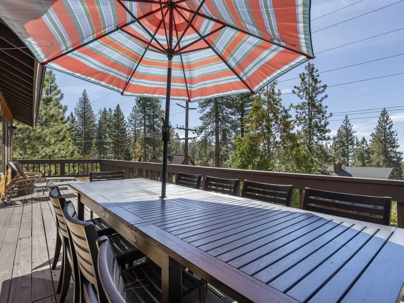 Outdoors Dining: Heritage Crest Tahoe