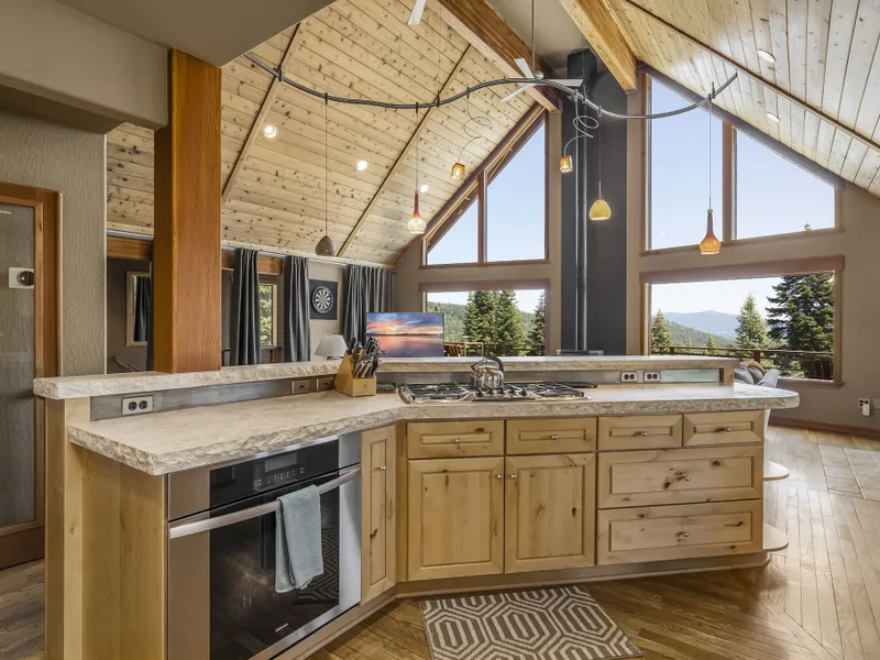 Kitchen Island: Falcon's Eye View Retreat