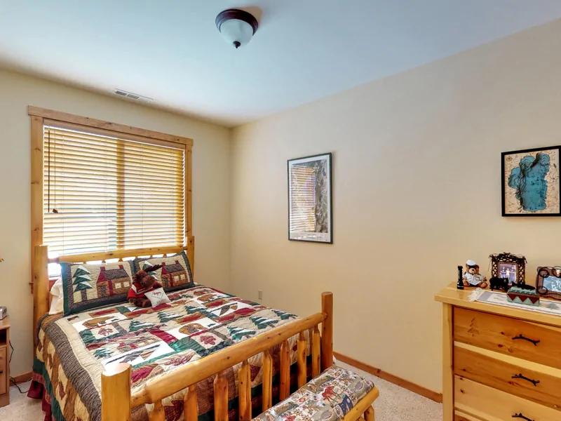 Bedroom 2, 1 Queen, Sleeps 2