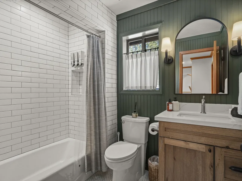 Upstairs Shared Bath: Heritage Crest Tahoe