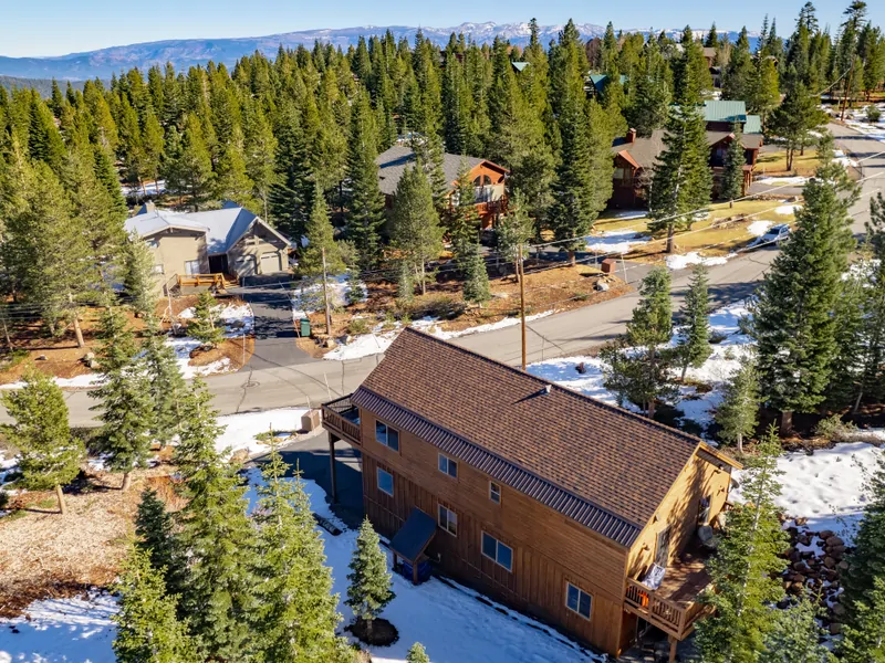 Aerial View of House: Mountain View Lodge