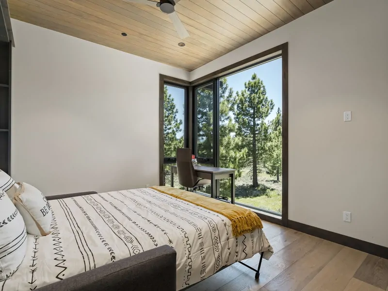 Upstairs Office/Bedroom with Queen Alpine Greenside Estate