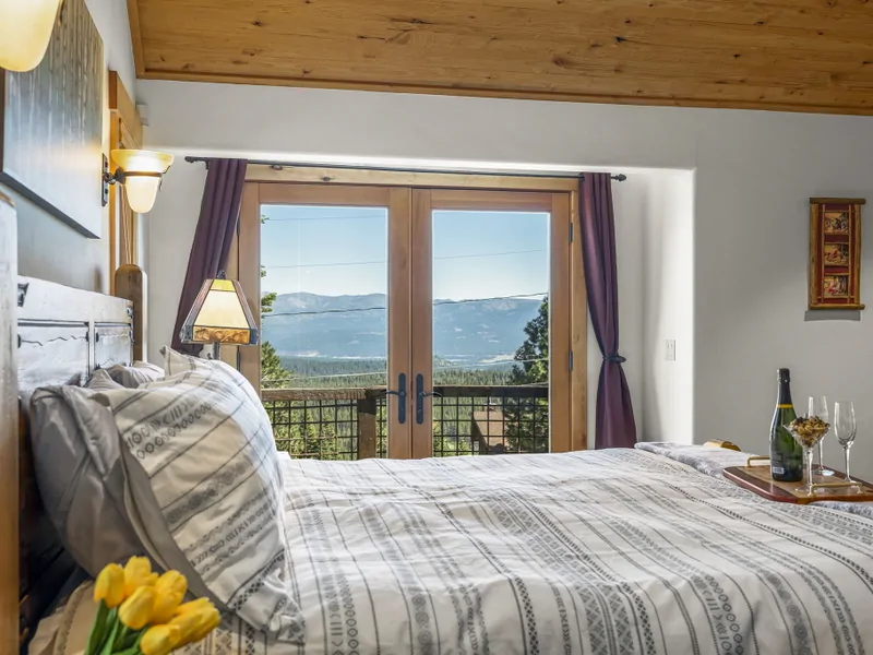 Mountain Views from the Primary - Moonridge Lodge