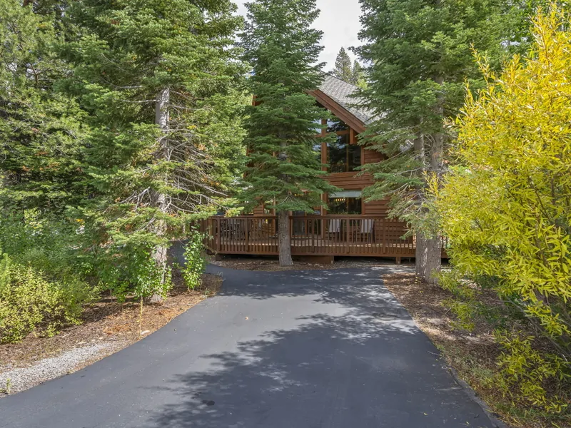 Front of the Home - Donner Lake Vacation Lodge