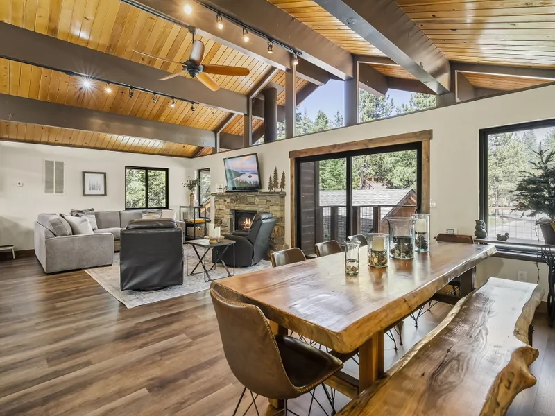 Main Floor : Dining Area : Mountainscape Oasis