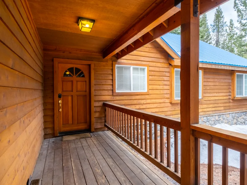 Entry Way: Three Pines Family Cabin