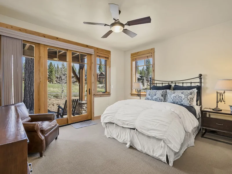 Bedroom 2, 1 Queen, Sleeps 2