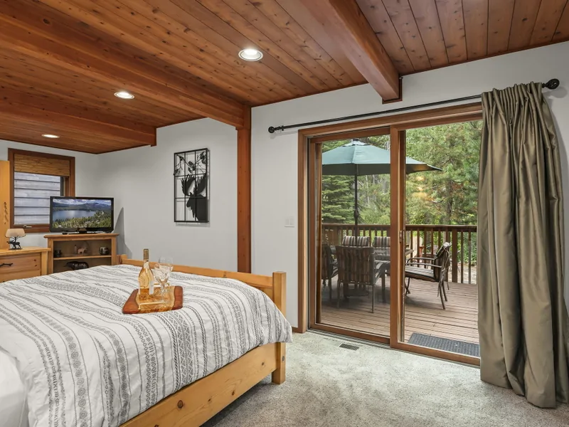 Downstairs Master Bedroom - Donner Lake Vacation Lodge