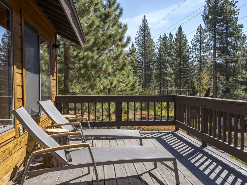 Lounge chairs: Heritage Crest Tahoe