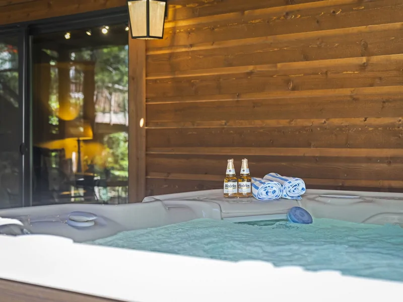 Lower Floor: Deluxe hot tub: Mountainscape Oasis