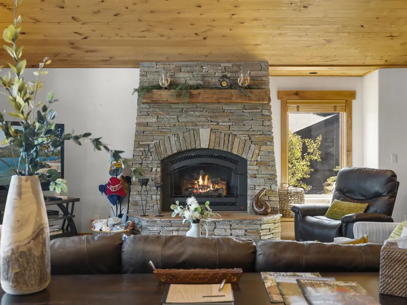 Gas Fireplace - Moonridge Lodge
