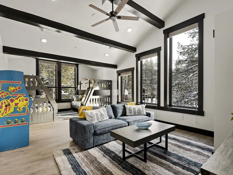 Bunk Room, Heart of the Mountain