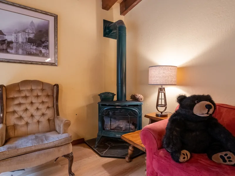 Lounge Room Fire Place: Tahoe Donner Vacation Lodge