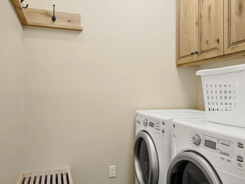 Lower Floor: Laundry room