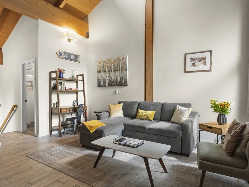 Living Area with Desk - Sagebrush Hideaway