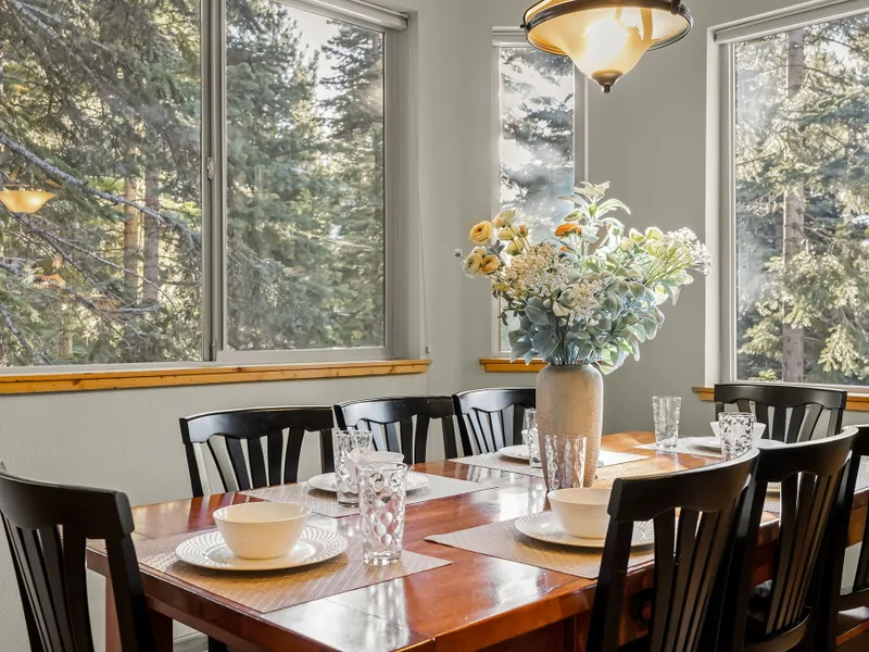 Dining Table: North Lake Tahoe Vacation Lodge