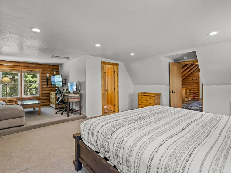 Bedroom 1, 1 King, Sleeps 2
