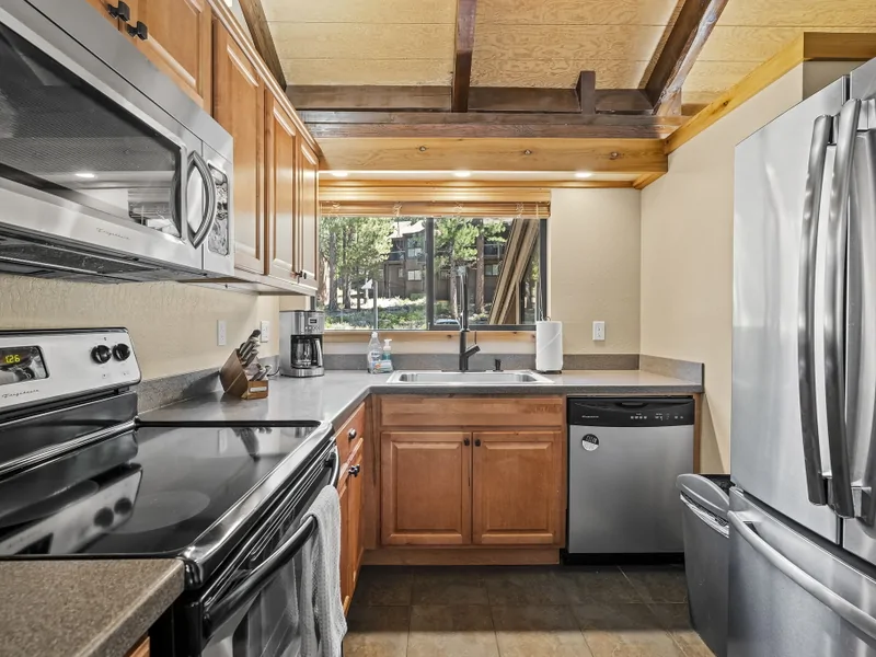 Kitchen: Bear Den at Northstar