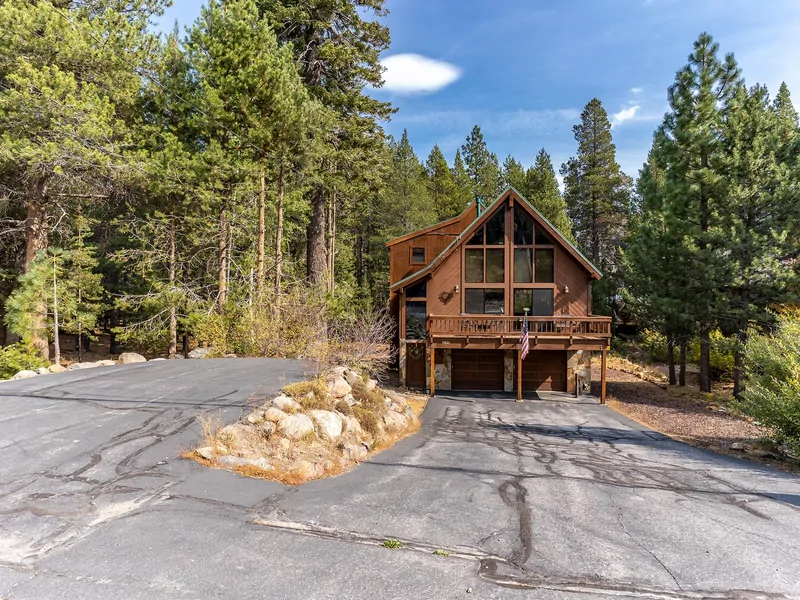 View of home from roadside: Pinecone Lodge with Private Hot tub